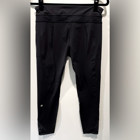 Lululemon Athletica black leggings with mesh details and zipper pockets - Picture 2 of 10